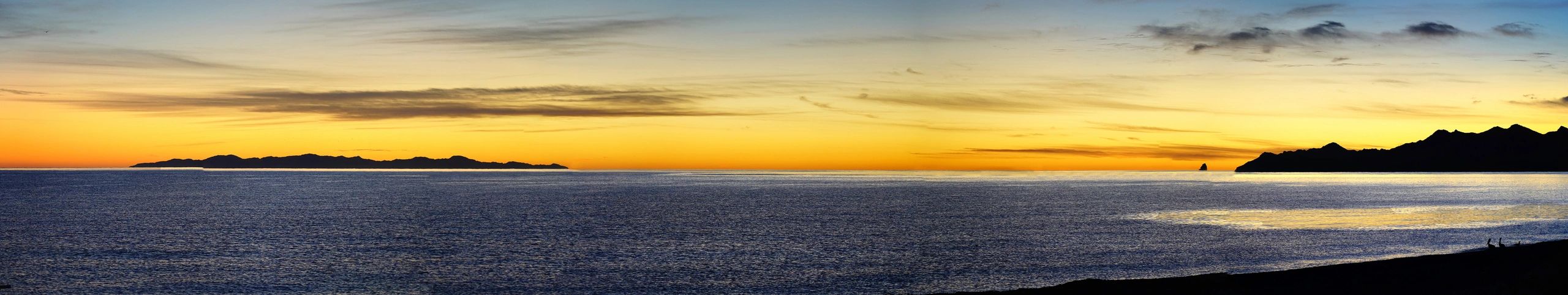 Wide ocean horizon at sunrise